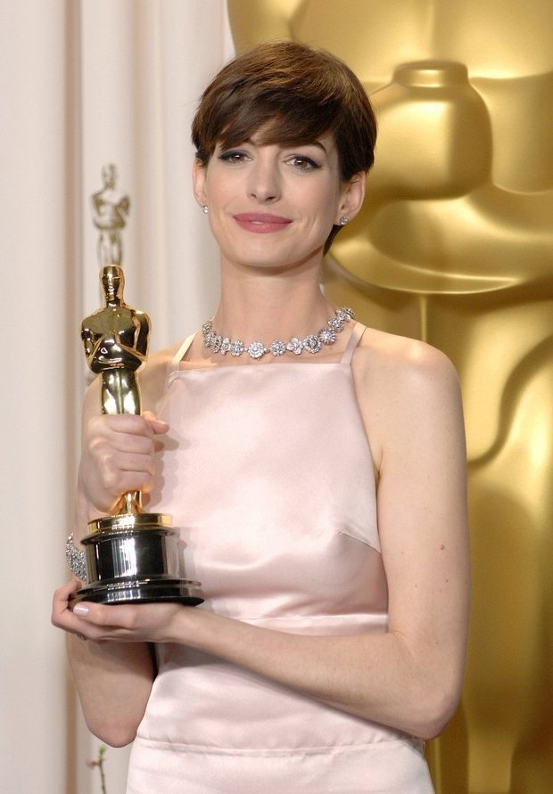 Anne Hathaway 2013